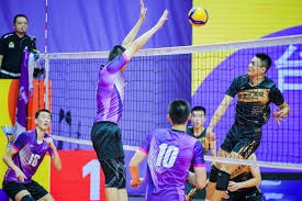 飞牛B组首秀艰难获胜，WE大场12连败，RW侠的状态很难走出B组！